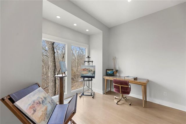 16371 Lake Point Drive, Bonner Springs, KS 66012