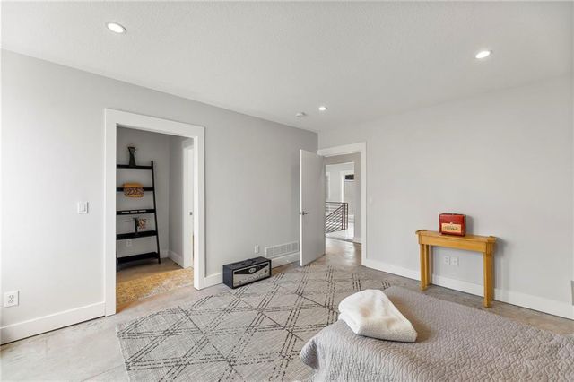 16371 Lake Point Drive, Bonner Springs, KS 66012