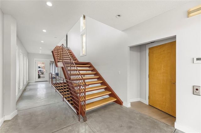 16371 Lake Point Drive, Bonner Springs, KS 66012