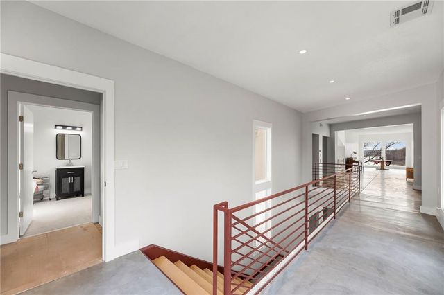 16371 Lake Point Drive, Bonner Springs, KS 66012