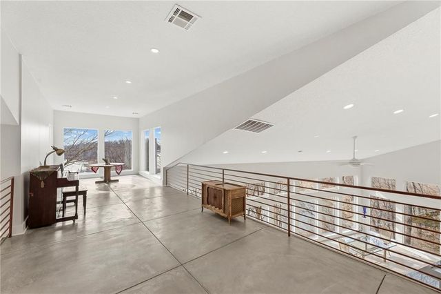 16371 Lake Point Drive, Bonner Springs, KS 66012