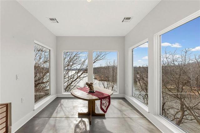 16371 Lake Point Drive, Bonner Springs, KS 66012