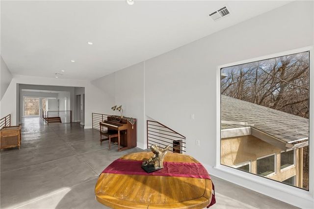 16371 Lake Point Drive, Bonner Springs, KS 66012