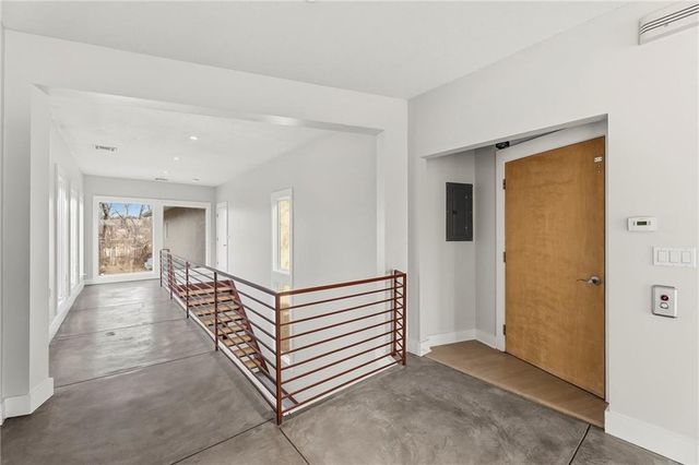 16371 Lake Point Drive, Bonner Springs, KS 66012