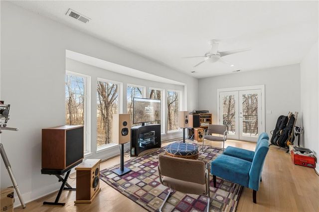 16371 Lake Point Drive, Bonner Springs, KS 66012