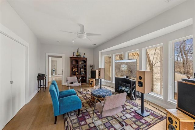 16371 Lake Point Drive, Bonner Springs, KS 66012