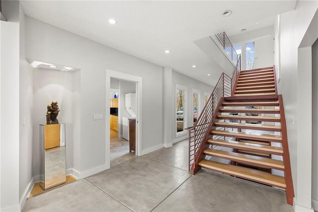 16371 Lake Point Drive, Bonner Springs, KS 66012