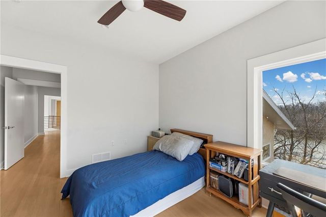 16371 Lake Point Drive, Bonner Springs, KS 66012