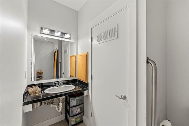 16371 Lake Point Drive, Bonner Springs, KS 66012