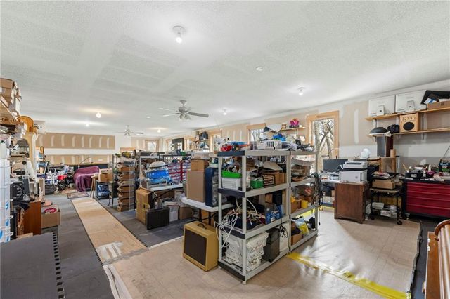 16371 Lake Point Drive, Bonner Springs, KS 66012