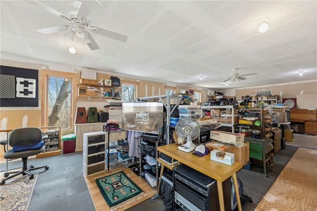 16371 Lake Point Drive, Bonner Springs, KS 66012