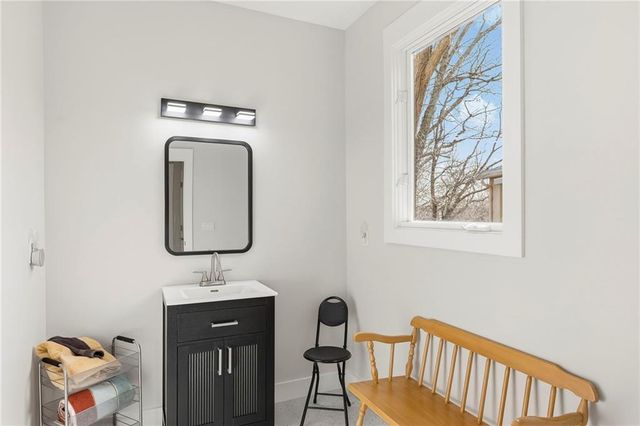 16371 Lake Point Drive, Bonner Springs, KS 66012