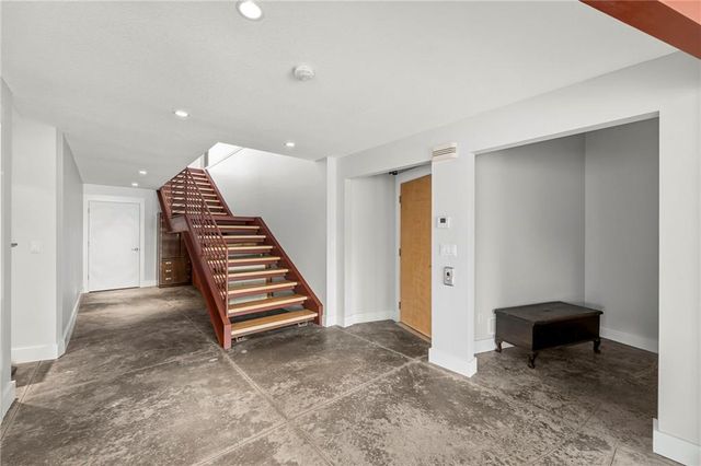 16371 Lake Point Drive, Bonner Springs, KS 66012