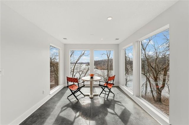 16371 Lake Point Drive, Bonner Springs, KS 66012