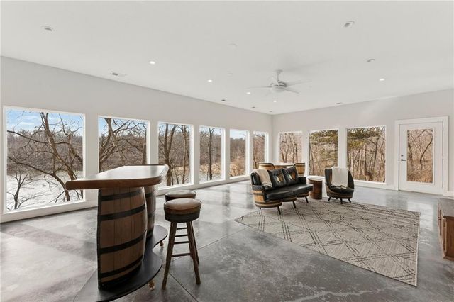 16371 Lake Point Drive, Bonner Springs, KS 66012