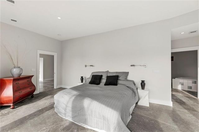 16371 Lake Point Drive, Bonner Springs, KS 66012