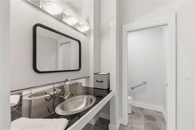 16371 Lake Point Drive, Bonner Springs, KS 66012