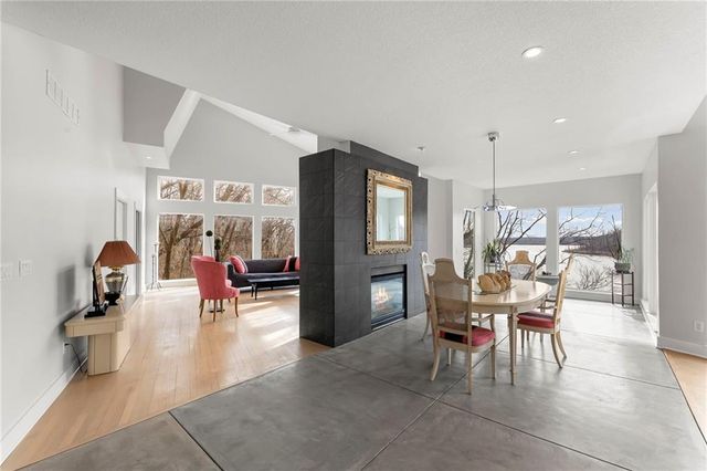 16371 Lake Point Drive, Bonner Springs, KS 66012