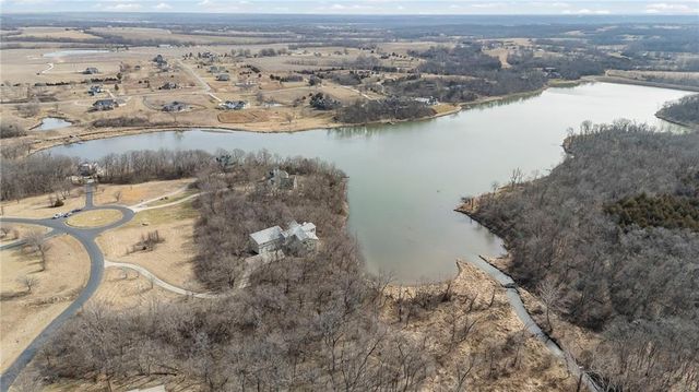 16371 Lake Point Drive, Bonner Springs, KS 66012