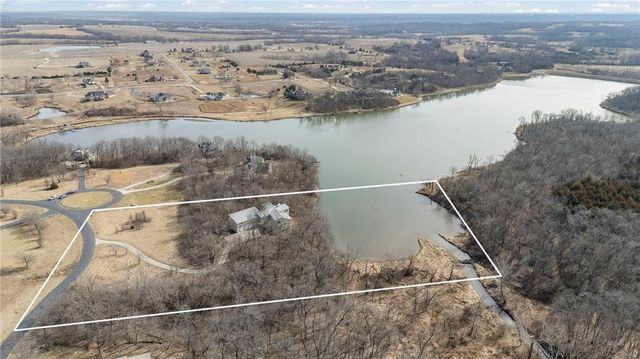 16371 Lake Point Drive, Bonner Springs, KS 66012