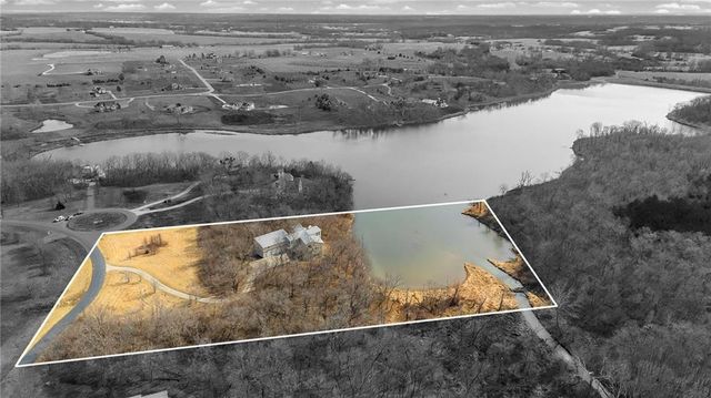 16371 Lake Point Drive, Bonner Springs, KS 66012