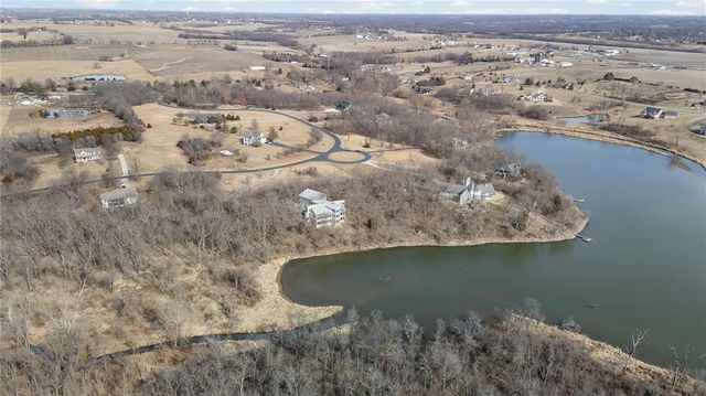 16371 Lake Point Drive, Bonner Springs, KS 66012