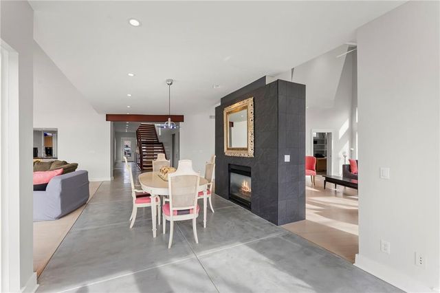 16371 Lake Point Drive, Bonner Springs, KS 66012