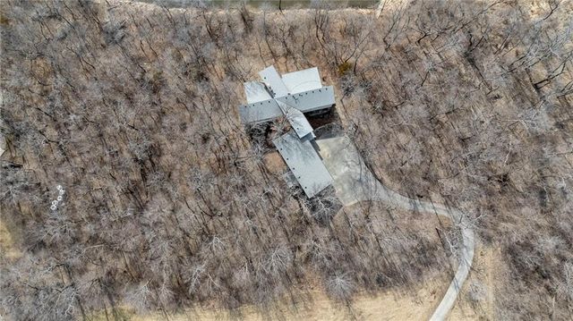 16371 Lake Point Drive, Bonner Springs, KS 66012