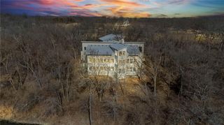 16371 Lake Point Drive, Bonner Springs, KS 66012