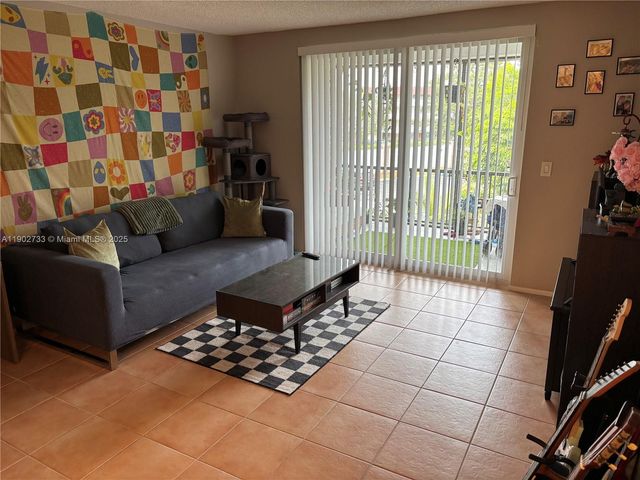 3650 Inverrary Dr 3Y-G, Lauderhill, FL 33319