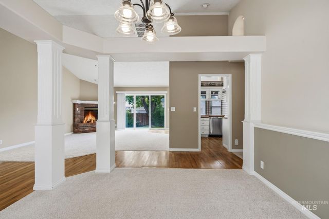 2247 E Gleneagle Dr, Eagle, ID 83616