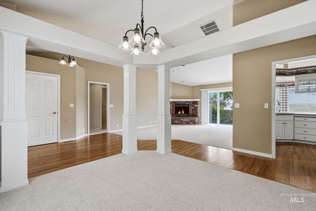 2247 E Gleneagle Dr, Eagle, ID 83616