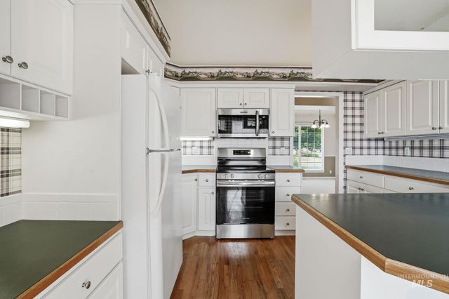 2247 E Gleneagle Dr, Eagle, ID 83616