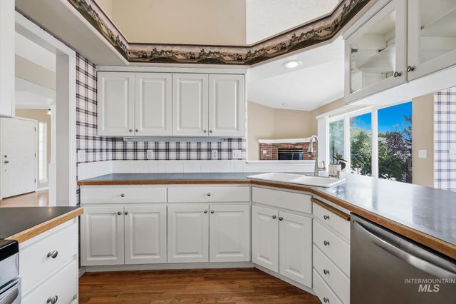 2247 E Gleneagle Dr, Eagle, ID 83616
