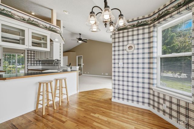 2247 E Gleneagle Dr, Eagle, ID 83616