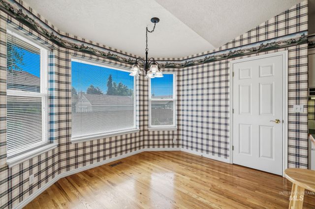 2247 E Gleneagle Dr, Eagle, ID 83616