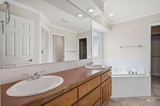 2247 E Gleneagle Dr, Eagle, ID 83616