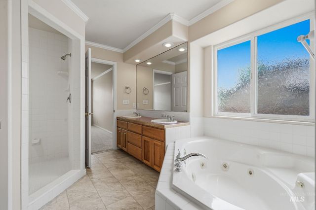 2247 E Gleneagle Dr, Eagle, ID 83616