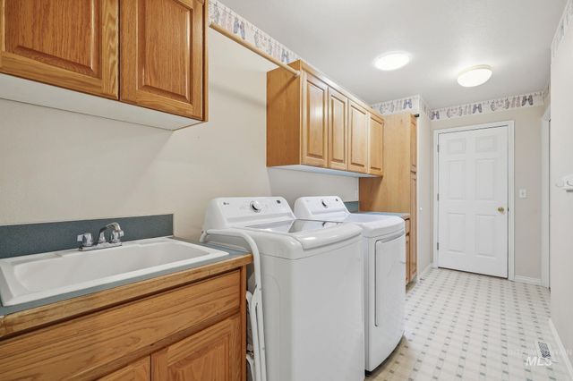 2247 E Gleneagle Dr, Eagle, ID 83616
