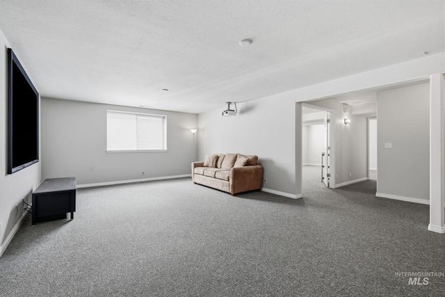 2247 E Gleneagle Dr, Eagle, ID 83616