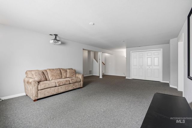 2247 E Gleneagle Dr, Eagle, ID 83616