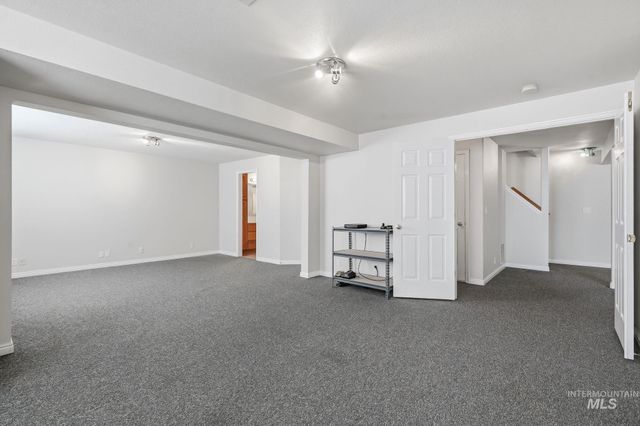 2247 E Gleneagle Dr, Eagle, ID 83616
