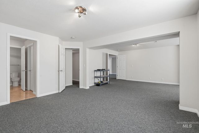 2247 E Gleneagle Dr, Eagle, ID 83616