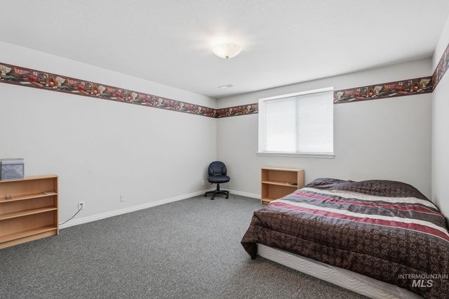 2247 E Gleneagle Dr, Eagle, ID 83616