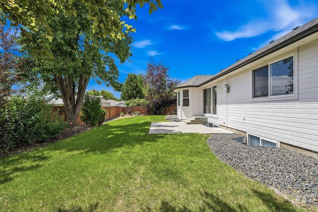 2247 E Gleneagle Dr, Eagle, ID 83616