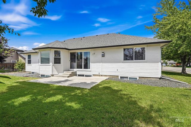2247 E Gleneagle Dr, Eagle, ID 83616