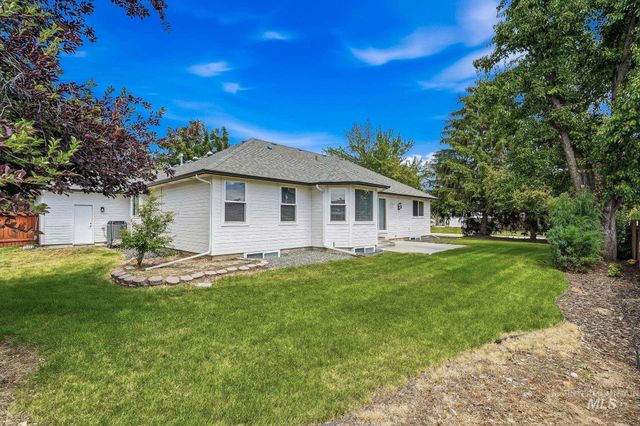2247 E Gleneagle Dr, Eagle, ID 83616