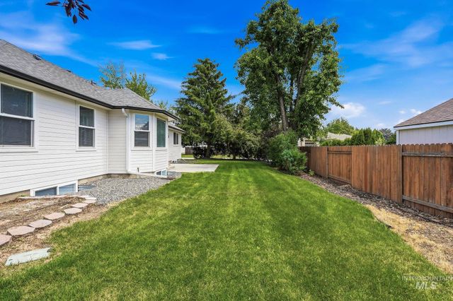 2247 E Gleneagle Dr, Eagle, ID 83616