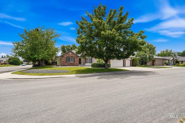 2247 E Gleneagle Dr, Eagle, ID 83616