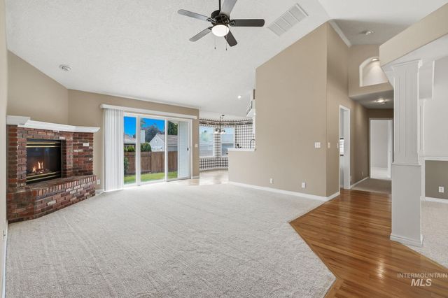 2247 E Gleneagle Dr, Eagle, ID 83616